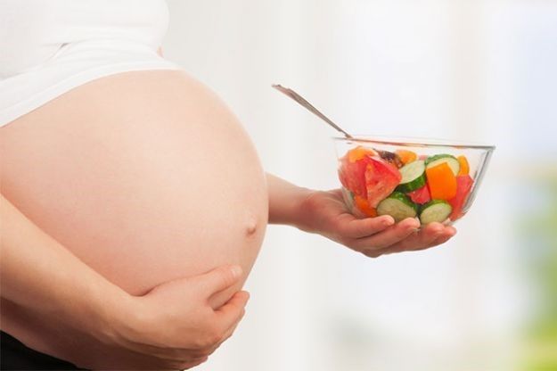 Alimentazione in gravidanza: cosa favorire e cosa evitare?